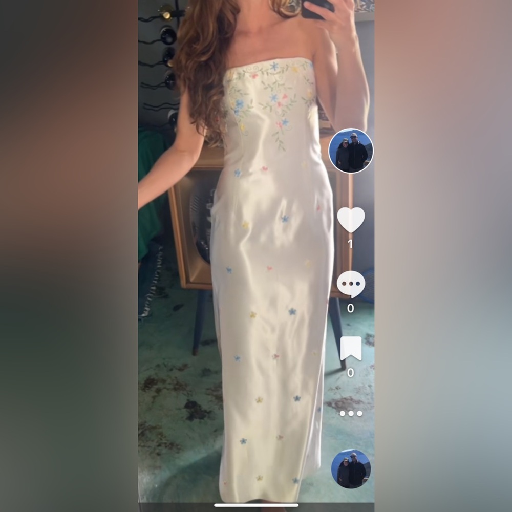 Jessica McClintock Gunne Sax vintage white gown with Floral Embroidery size 00